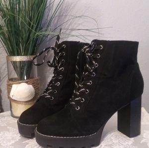Rouge platform boots